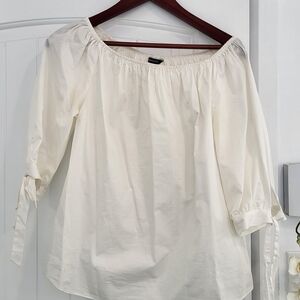 RW&CO. White Off-Shoulder Blouse